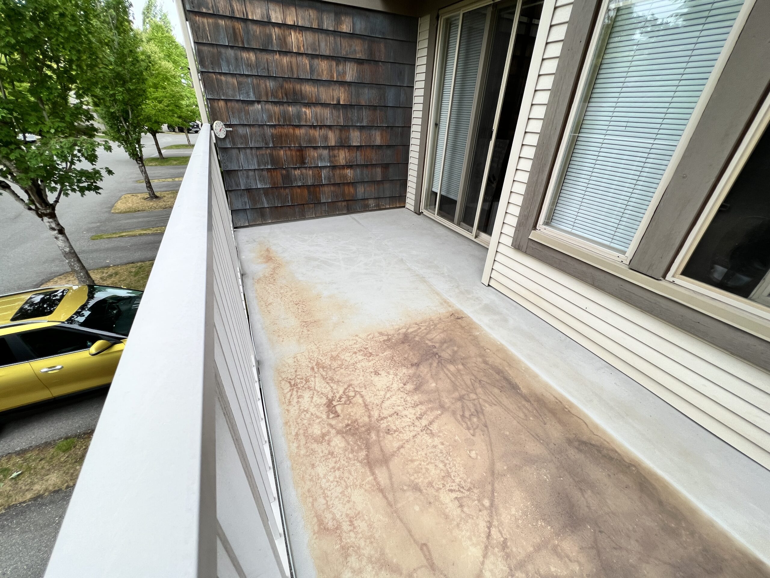 Balcony with membrane stains